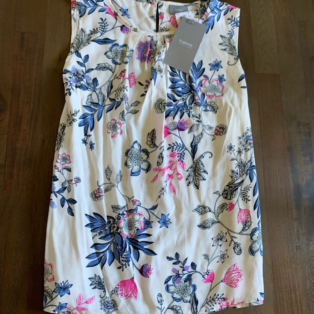 Floral sleeveless top